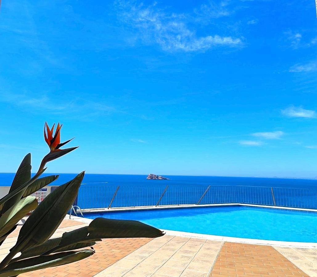 Stunning Two Level In Marina Apartament