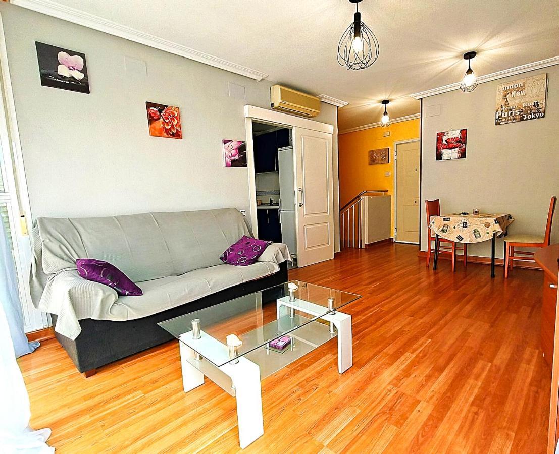 Stunning Two Level In Marina Apartament *